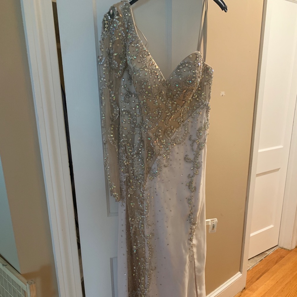 Gorgeous pageant, prom, evening, or formal wear.
